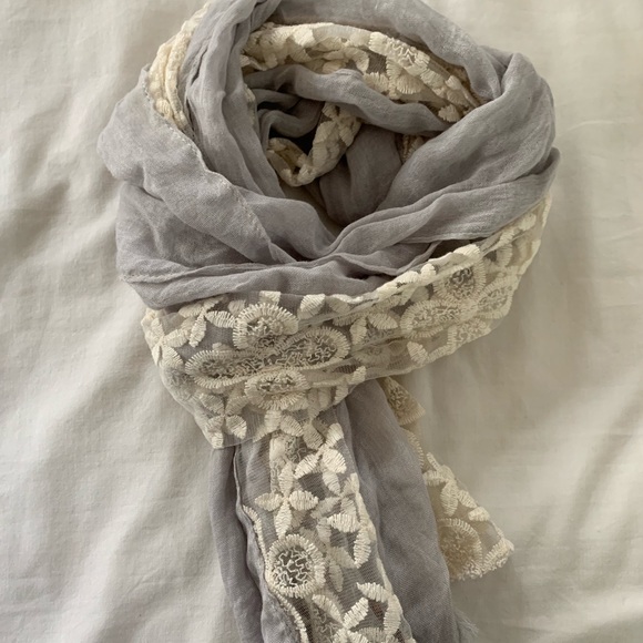 Spring scarf - Picture 2 of 3